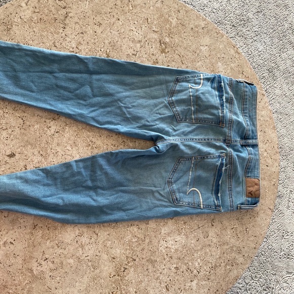 American Eagle light wash jeans - Picture 2 of 3